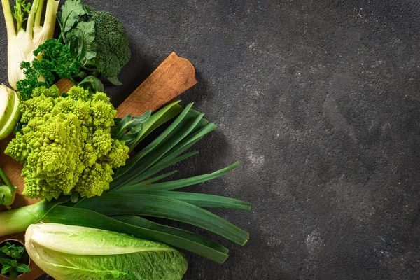 Healthy Food Top View Fresh Green Vegetables Dark Background Copy — Foto de Stock