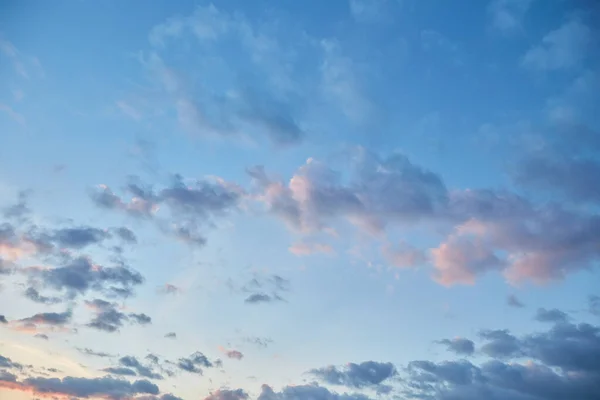 Güneşin Doğuşunda Batışında Bulutlu Dramatik Gökyüzü — Stok fotoğraf