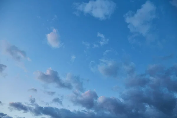 Dramatische Panoramahemel Met Bewolking Bij Zonsopkomst Zonsondergang — Stockfoto