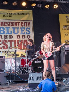New Orleans, LA, ABD - 14 Ekim 2017: Samantha Fish Lafayette Meydanı 'ndaki Crescent City Blues ve Barbekü Festivali' nde Sahneye çıktı