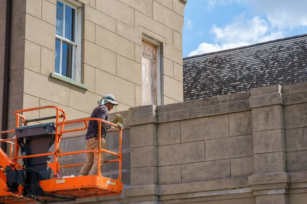 New Orleans Usa April 2022 Worker Repairs Top Historic Concrete —  Fotos de Stock