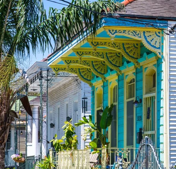 Nowe Orleans Usa Kwiecień 2022 Rząd Kolorowych Zabytkowych Domów Strzeleckich — Zdjęcie stockowe
