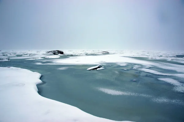 Fonte Printanière Glace Sur Baie Début Printemps Eau Montre Travers — Photo