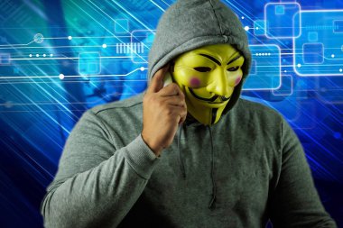Dolandırıcı, dolandırıcıyı arar elinde banka kartı olan kurbanı arar elinde internet dolandırıcılığı kurbanı elinde kredi kartı tutuyordur.
