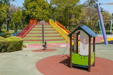 Parktaki çocuk parkı