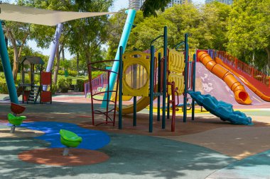 Parktaki çocuk parkı