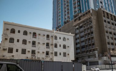 Şehrin modern binası