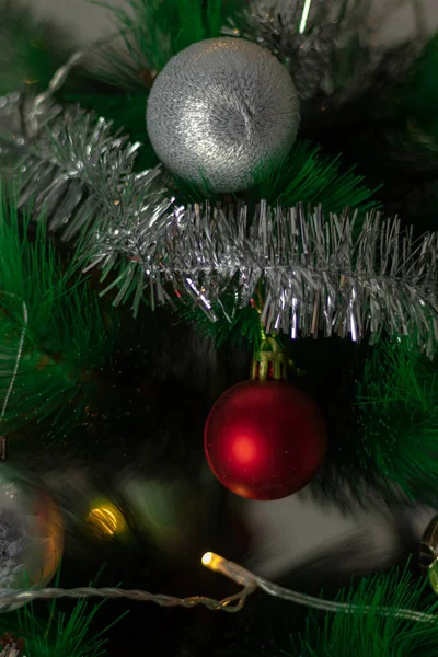 Arbre Noël Avec Des Boules Arbre Heureux Nouvelle Année Avec — Photo