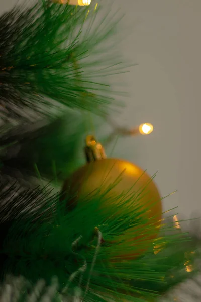 Kerstboom Met Ballen Gelukkige Nieuwjaarsboom Met Ballen Kerstversiering — Stockfoto