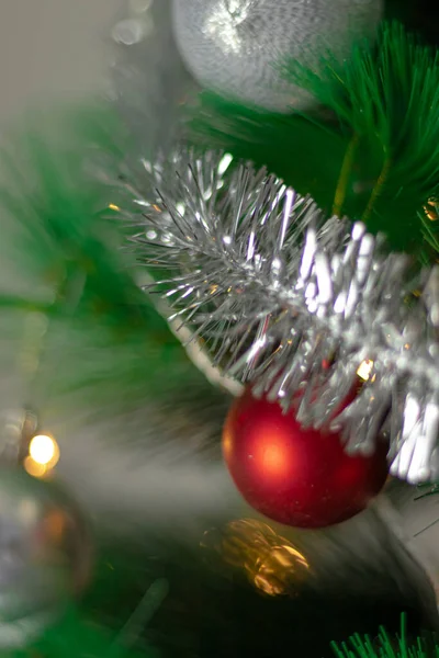 Toplu Noel Ağacı Taşaklı Mutlu Yeni Yıl Ağacı Noel Süslemeleri — Stok fotoğraf