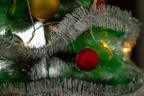 Kerstboom Met Ballen Gelukkige Nieuwjaarsboom Met Ballen Kerstversiering — Stockfoto