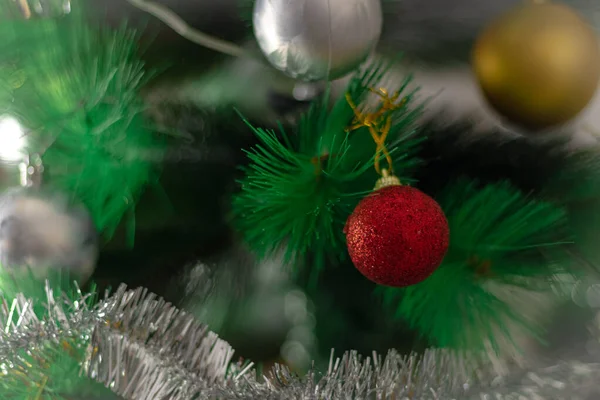Χριστουγεννιάτικο Δέντρο Μπάλες Ευτυχισμένο Νέο Έτος Δέντρο Μπάλες Χριστουγεννιάτικα Στολίδια — Φωτογραφία Αρχείου