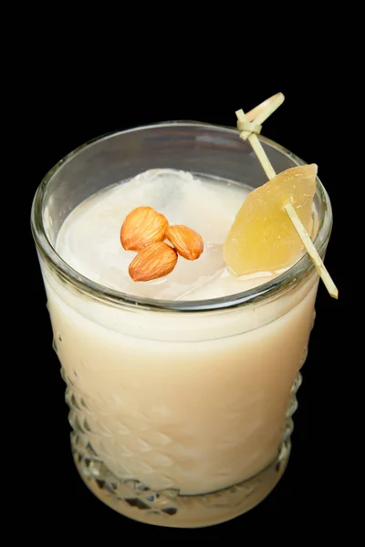 Cocktail Mandorle Sfondo Nero — Foto Stock