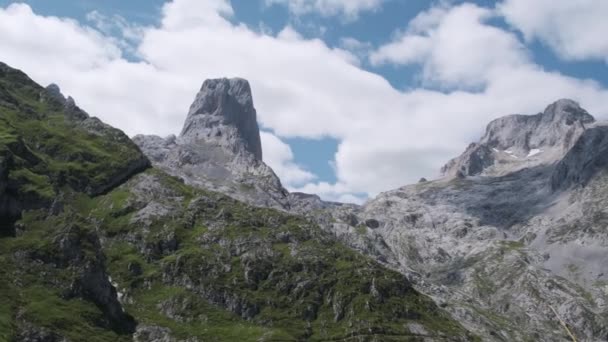 Utsikt Över Berget Naranjo Bulnes Peaks Europe Spanien — Stockvideo