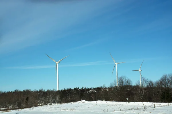 Windmill generators. Powerplant electric turbine. Clean energy and eco energy concept. — Stock Photo, Image