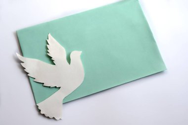 Zarflı güvercin. Savaş kavramı yok, Ukrayna 'da barış yapın.