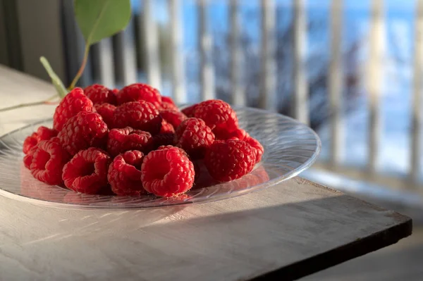 Delicious raspberries on plate. Berries for healthy snack, breakfast — Stockfoto