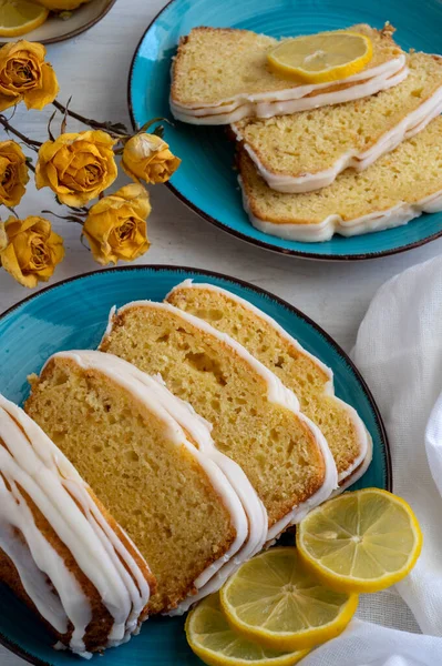 Lemon Cake Slices Lemon Cake Blue Plate Simple Homemade Dessert — Fotografia de Stock