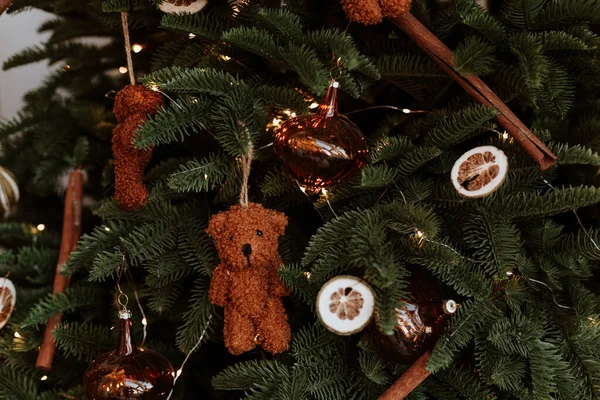 Close Christmas Tree Lights Garland Festive Decorated Empty Apartment House — ストック写真