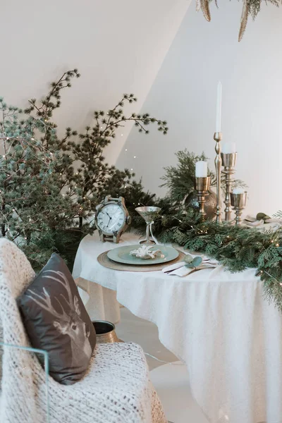 Decorated New Year Table Light New Year Festive Table Setting — Stockfoto