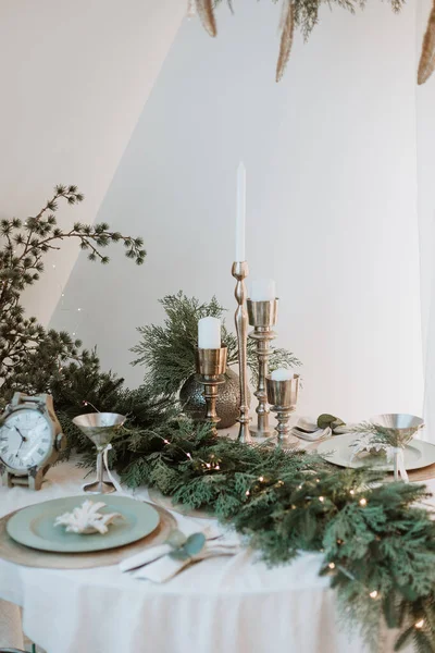 Decorated New Year Table Light New Year Festive Table Setting — ストック写真