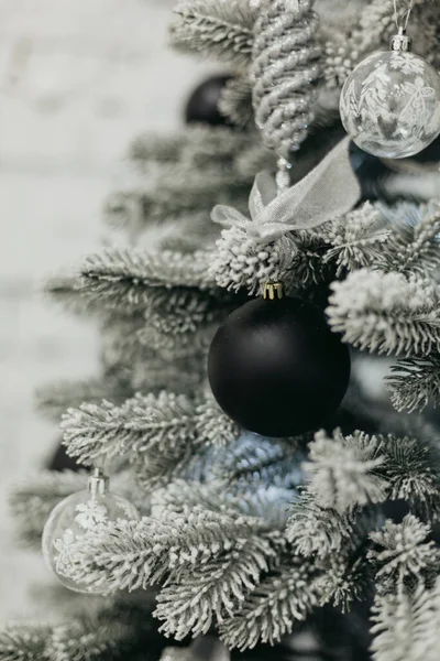 Traditional Artificial Christmas Tree Black Silver Toys Glowing Bright Lights — Foto Stock