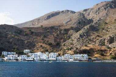 Yunanistan 'ın güney Girit kentindeki Akdeniz' den Loutro Körfezi ve Köyü