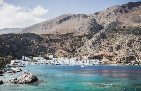 Yunanistan 'ın güney Girit kentindeki Akdeniz' den Loutro Körfezi ve Köyü