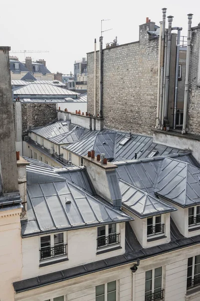 Şehir çatıları - Paris, Fransa