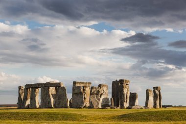 Stonehenge, Wiltshire, İngiltere 'de günbatımı