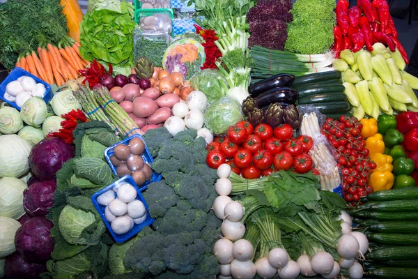 对新鲜成熟水果 紫色和绿色蔬菜进行了分选 蔬菜背景健康食品清洁饮食促进心脏健康胆固醇饮食健康 — 图库照片