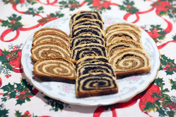 Homemade Poppy Seeds Walnut Roll Cakes Aka Beigli Bejgli Slices — Fotografia de Stock