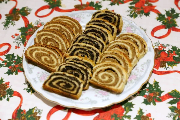 Homemade Poppy Seeds Walnut Roll Cakes Aka Beigli Bejgli Slices — стоковое фото