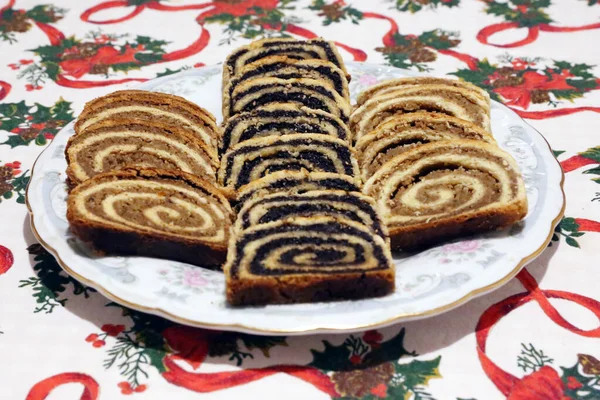 Homemade Poppy Seeds Walnut Roll Cakes Aka Beigli Bejgli Slices — стоковое фото