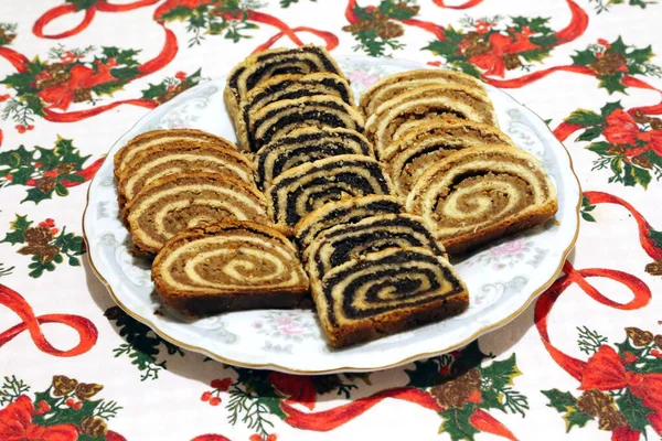 Homemade Poppy Seeds Walnut Roll Cakes Aka Beigli Bejgli Slices — стоковое фото