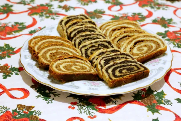 Homemade Poppy Seeds Walnut Roll Cakes Aka Beigli Bejgli Slices — стоковое фото