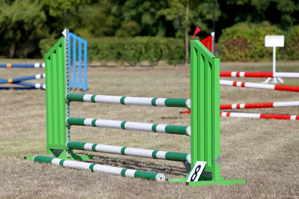 Toon Springstokken Obstakels Barrières Wachten Ruiters Show Jumping Training Paardenhindernisbaan — Stockfoto