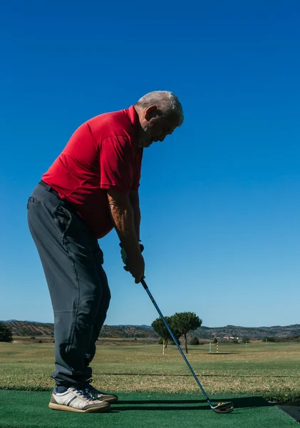 Senior Golfer Auf Einem Golfplatz — Stockfoto