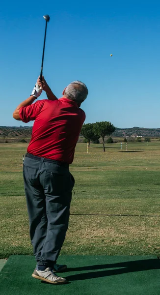 Senior Golfer Auf Einem Golfplatz — Stockfoto