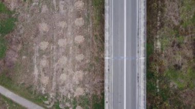 İtalya 'nın kırsal kesimindeki Zenital otoyol manzarası