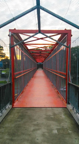 Мост для пешеходного перехода по шоссе. Озил, Аргентина — стоковое фото