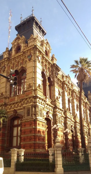 Fassadenansicht des Palacio de Aguas Corrientes im neoklassischen Stil, Buenos Aires, Argentinien — Stockfoto