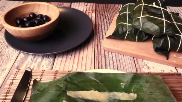 Hallaca Στο Τραπέζι Παραδοσιακό Πιάτο Των Χριστουγέννων Της Βενεζουέλας — Αρχείο Βίντεο