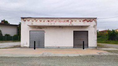 Eski terk edilmiş meyve ve sebze satışları minimalist iş