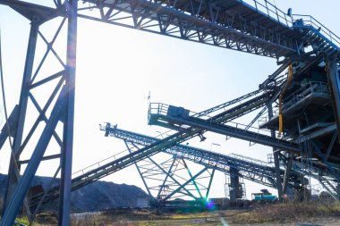 Kum işleme makinesinin görüntüsü. Kum endüstrisi, İtalya