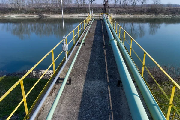 View of storage tank and pipes of chemical industry, Italy Stock Fotografie