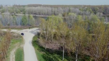 İkinci Dünya Savaşı 'nın batmış gemileri Po, Gualtieri, İtalya nehrinde. Yüksek kaliteli FullHD görüntüler