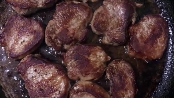 フライパンで豚ヒレ肉を調理する — ストック動画