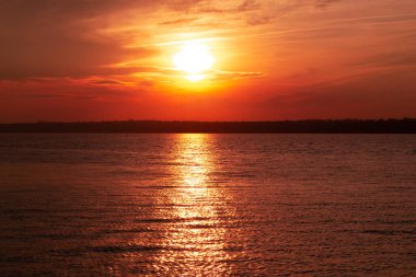 Senset ya da gün doğumu zamanı. Denizde güzel zamanlar.