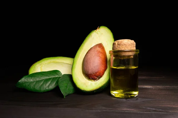 Avocado Olie Avocado Fruit Een Donkere Achtergrond Kopieerruimte — Stockfoto